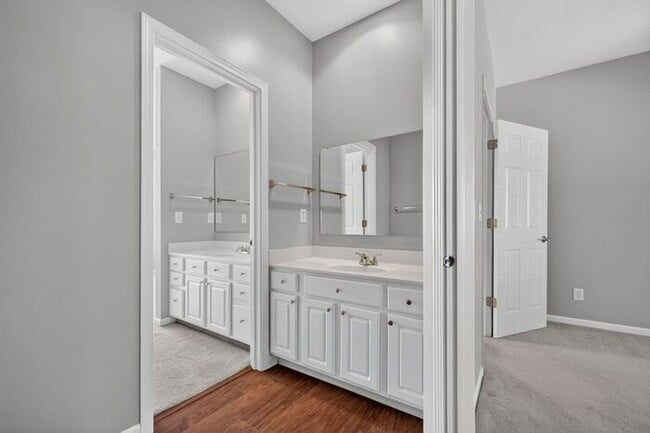 Building Photo - Unique Centennial Townhome