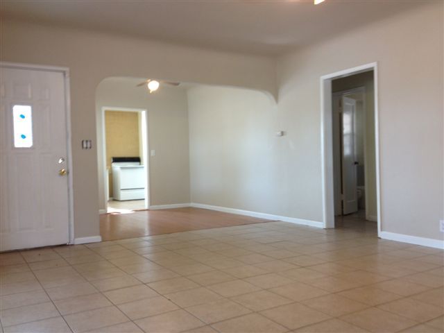 Building Photo - 2538 La Siesta Dr