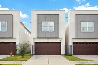 Building Photo - 2509 Des Chaumes St