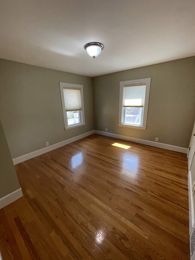 Building Photo - 15 Charles Street Ave