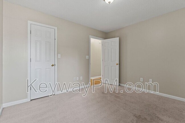 Building Photo - 3920 Nantucket Cir