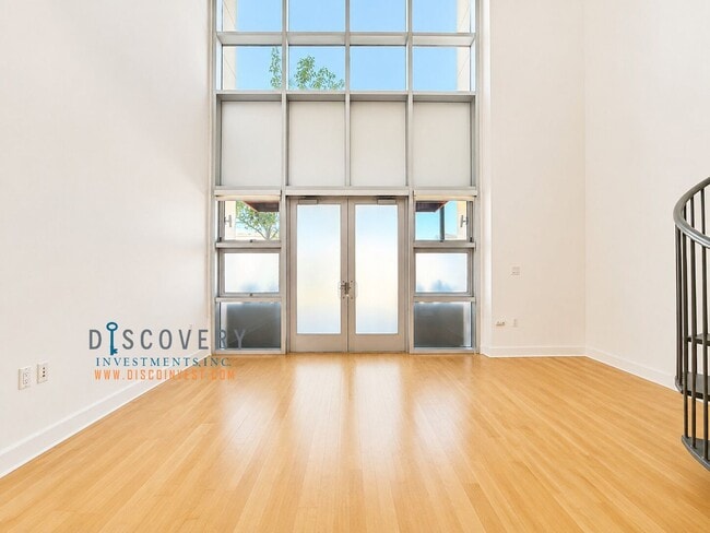 Building Photo - Modern Live/Work Loft At Market Square In Old Oakland