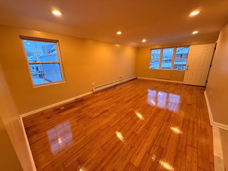 Building Photo - 10325 169th St