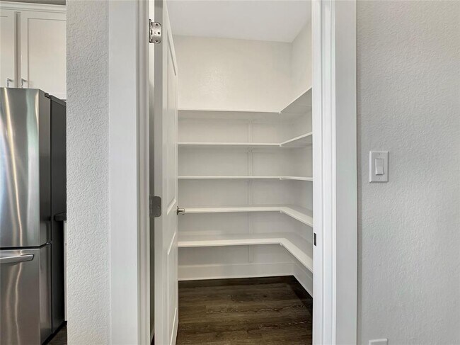 Building Photo - 1704 Carvin Wy