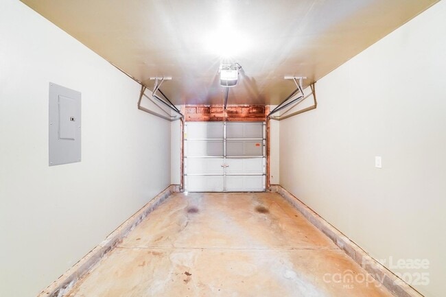 Building Photo - 5911 Vista Verde Ct