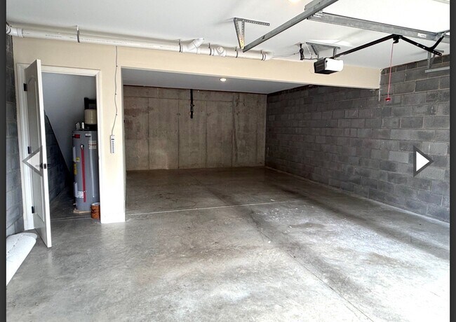 Building Photo - 704 Grays Pointe Ct
