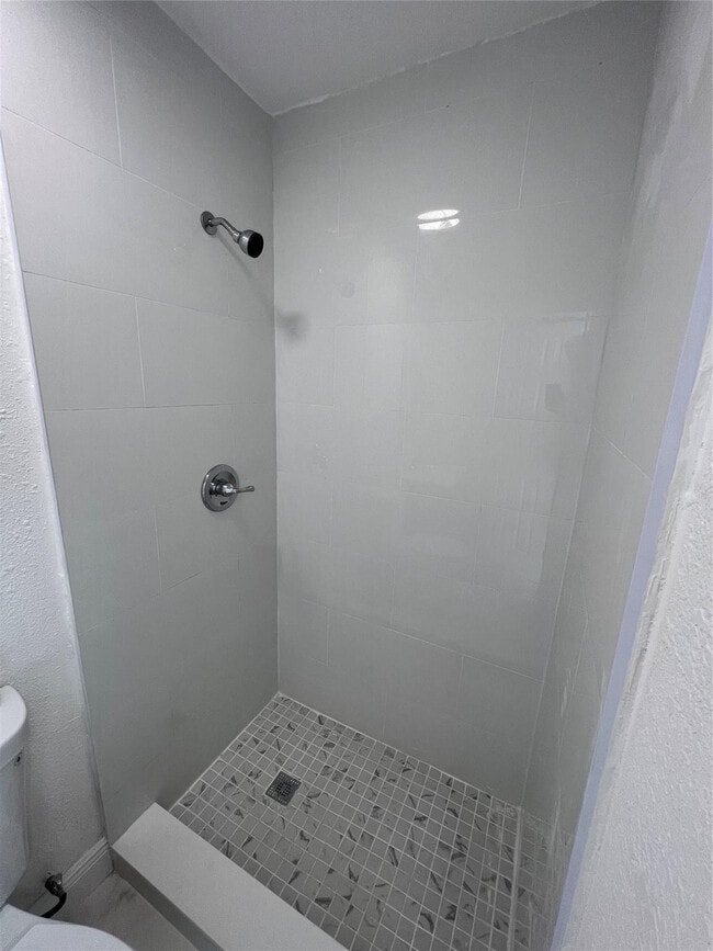 Building Photo - 5615 SW 40th St