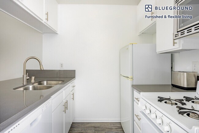 Building Photo - 641 Gayley Ave