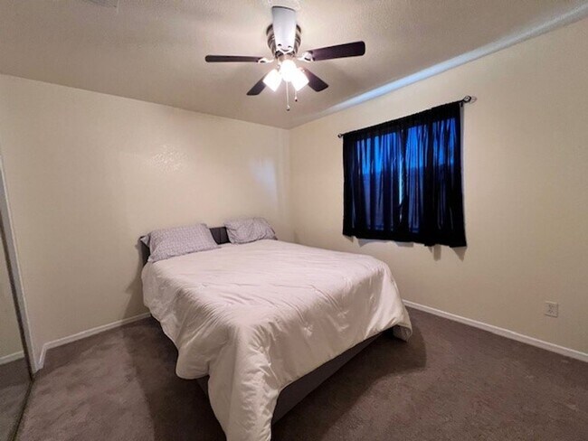 Building Photo - 3 Br 2Ba House with Garage and fenced yard**FURNISHED**