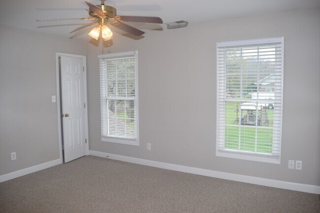 Building Photo - Hollar Duplex Conover