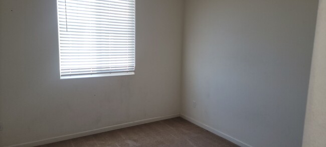 Building Photo - Adorable 3 bedroom 2.5 bath home in West S...