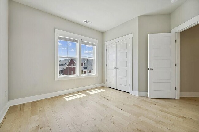 Building Photo - 444 Beacon Ridge Blvd