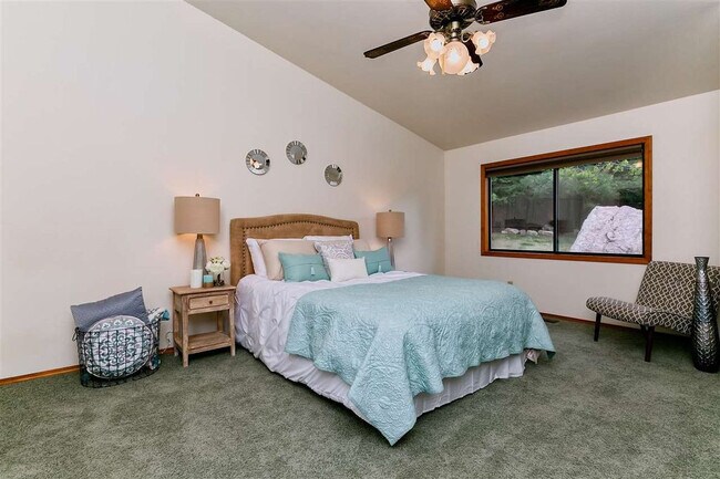 Building Photo - 3177 E Stone Point Dr