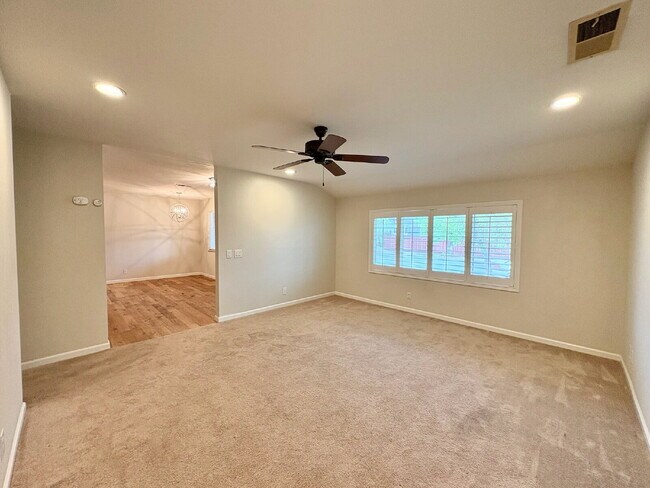 Building Photo - Spacious 3 Bedroom Gilroy Home with AC  & Attached Garage