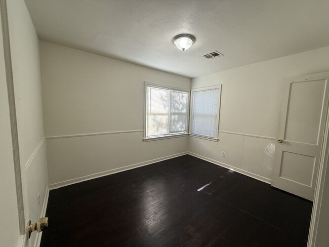 Building Photo - 1823 N Garland St