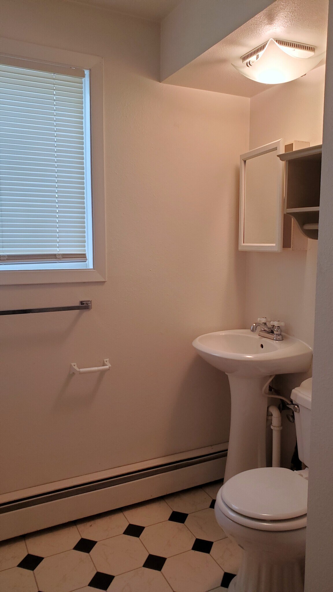 Building Photo - 1050 Curtis St