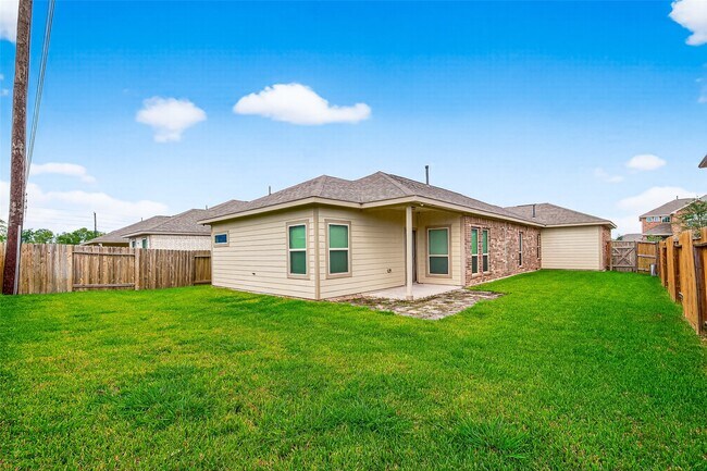 Building Photo - 1218 Hills Dr