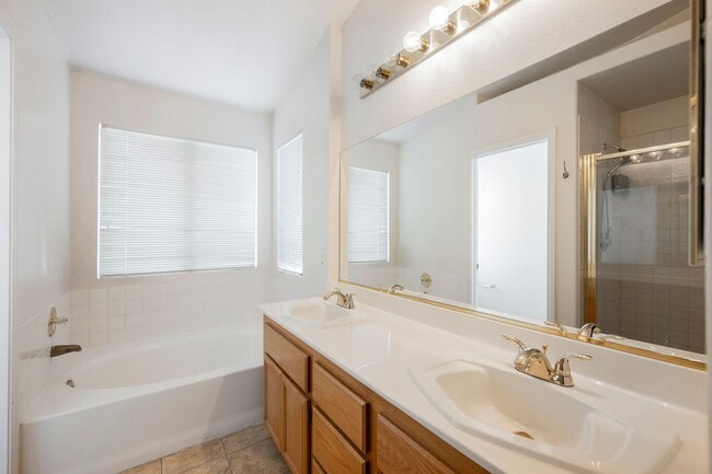 Building Photo - Honey, I’m Home! This Lovely 3 Bedroom, Two-Story Home Is Located In Summerlin.