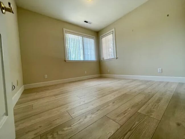 Building Photo - 1048 Bougainvillea Terrace