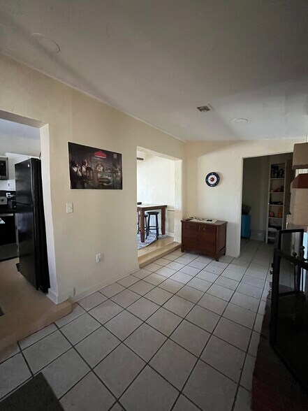 Building Photo - 1229 N 4th Ave