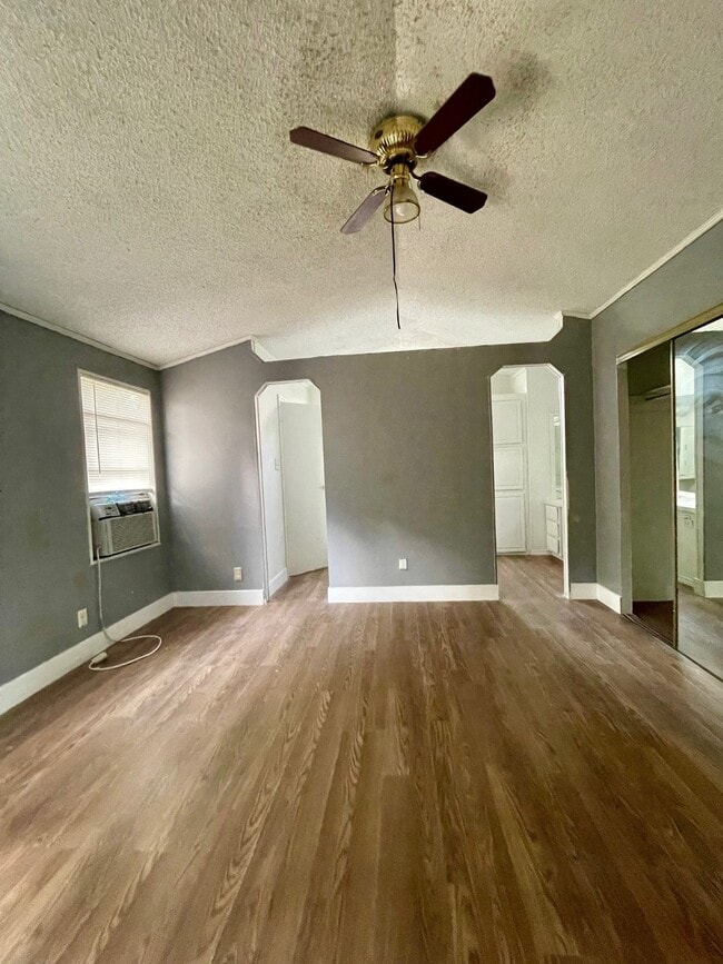 Building Photo - 23349 Hedge Ln