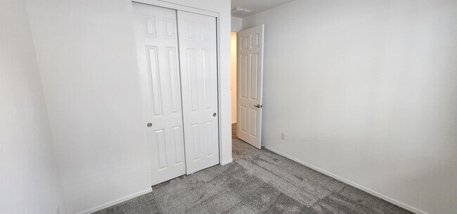 Building Photo - 7822 S Wolf Creek Dr