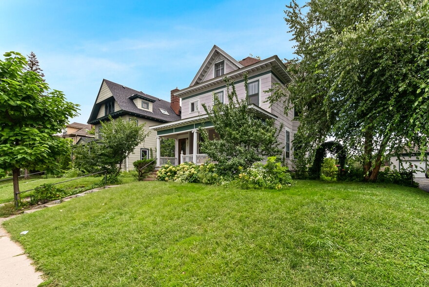 Building Photo - 2217 Aldrich Avenue South