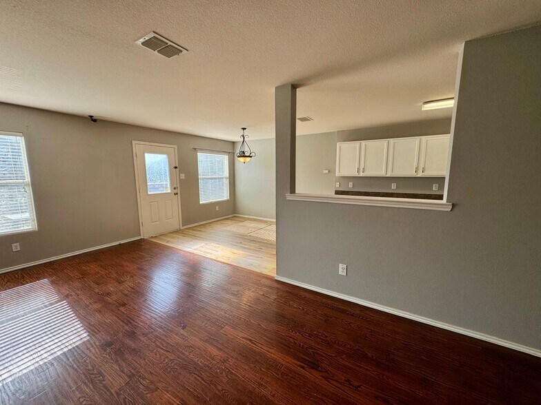 Building Photo - 13287 Fowler Dr