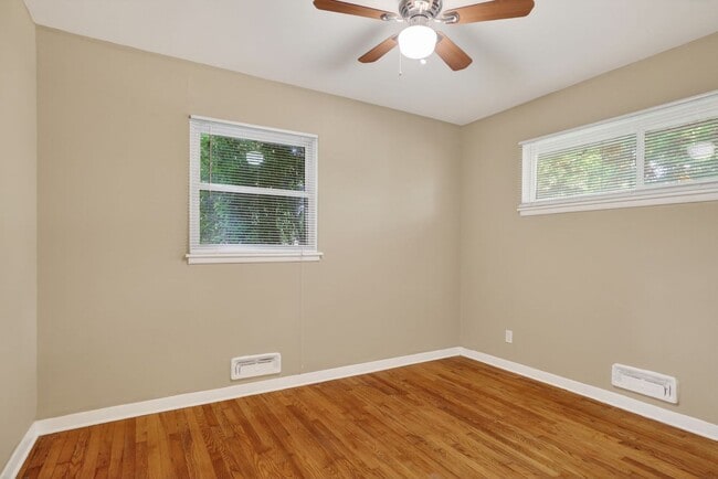 Building Photo - Unbeatable Prairie Village Location - 3BR/1BA Home, Fully Fenced Yard, Laundry Hook Ups, Attached...