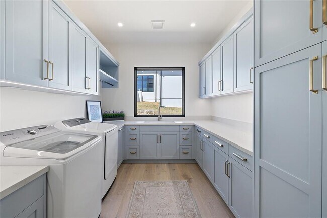Building Photo - 5805 Twin Peaks Trce