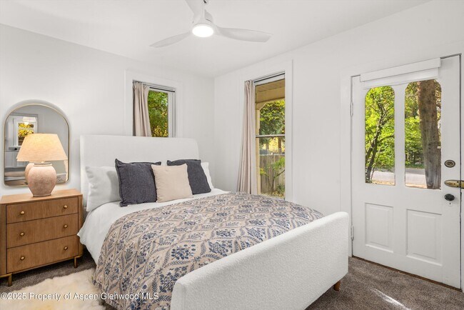 Building Photo - 406 W Smuggler St