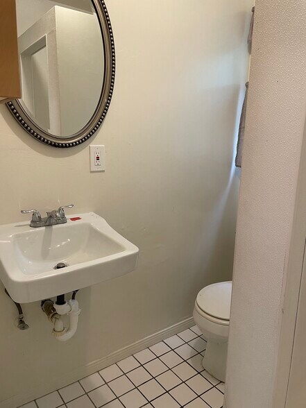 Bathroom - 1620 S 2nd Ave