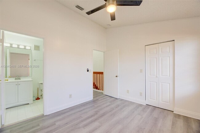 Building Photo - 728 SW 122nd Ave