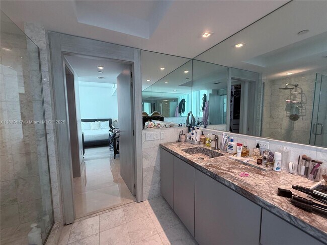 Building Photo - 1331 Brickell Bay Dr