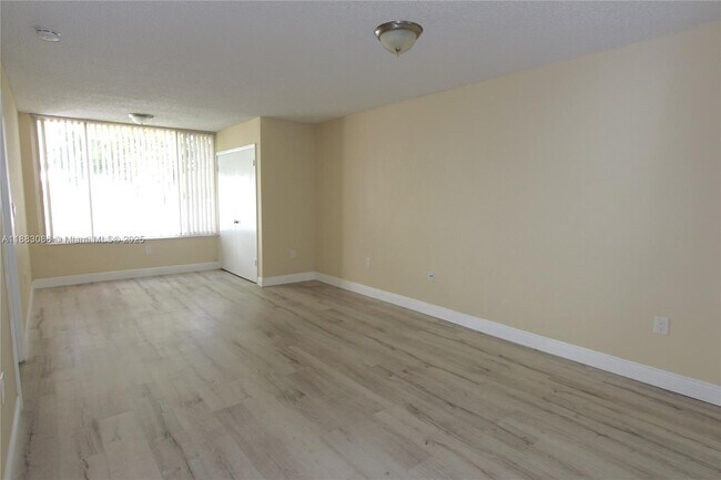 Building Photo - 2820 N Oakland Forest Dr