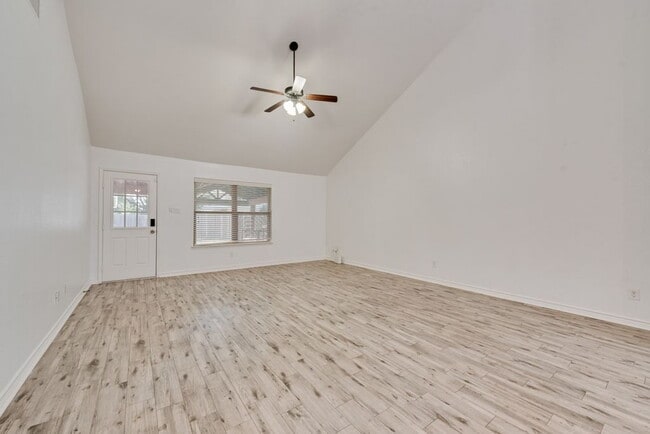 Building Photo - Spacious 5-Bedroom Home with Game Room & Amazing Backyard in Paloma Creek