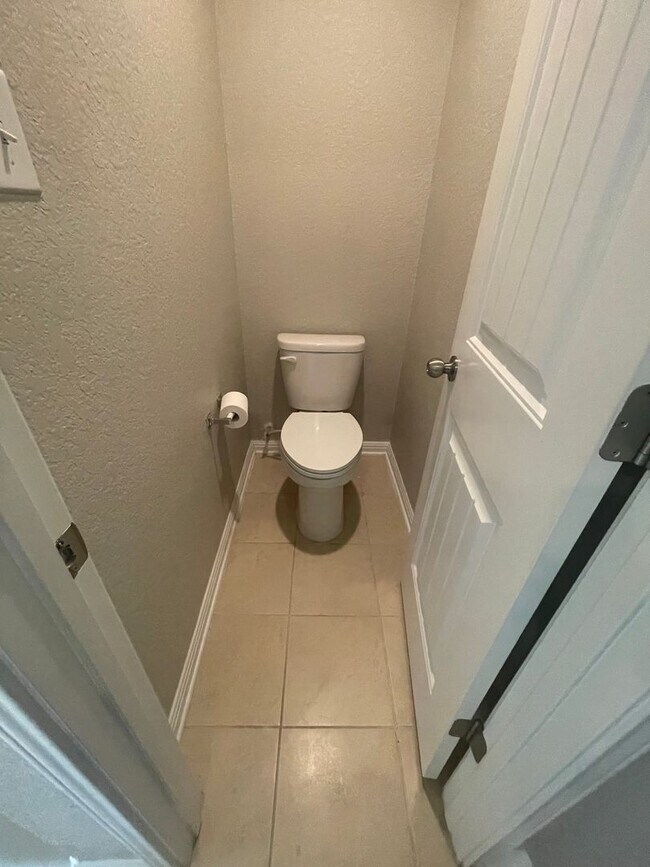 Building Photo - 22427 Carriage Bush