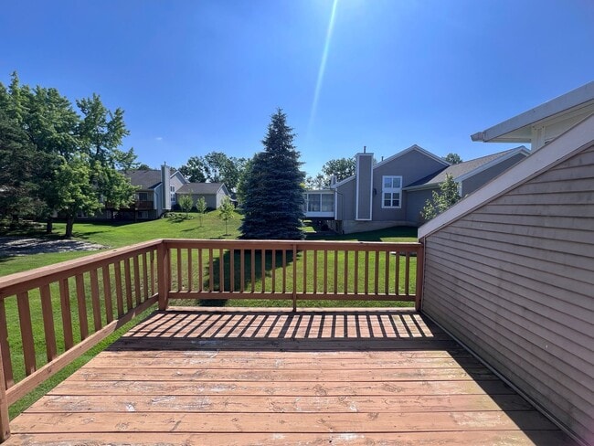 Building Photo - Spacious 3 bedroom Condo In Comstock Park