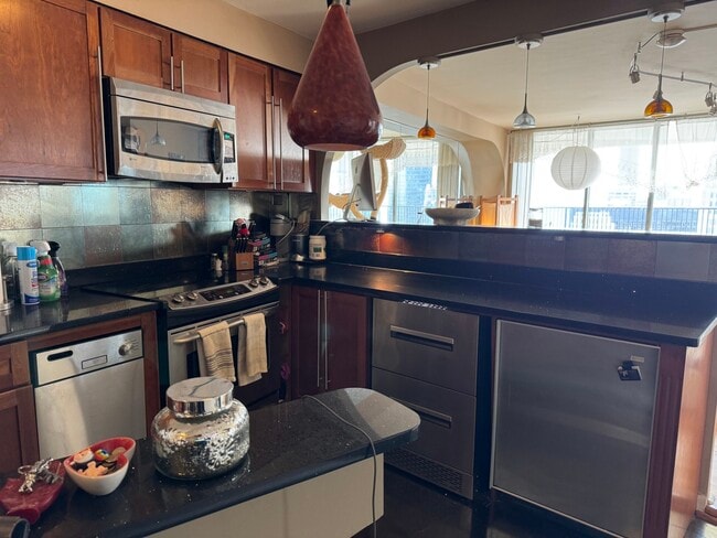 Building Photo - 300 N State St