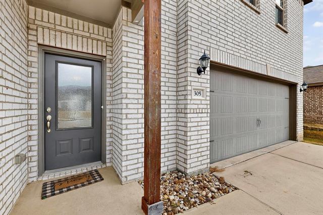 Building Photo - 305 Honeysuckle Ln