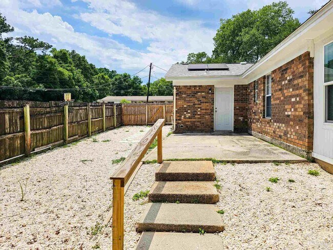 Building Photo - 4770 Skyline Dr