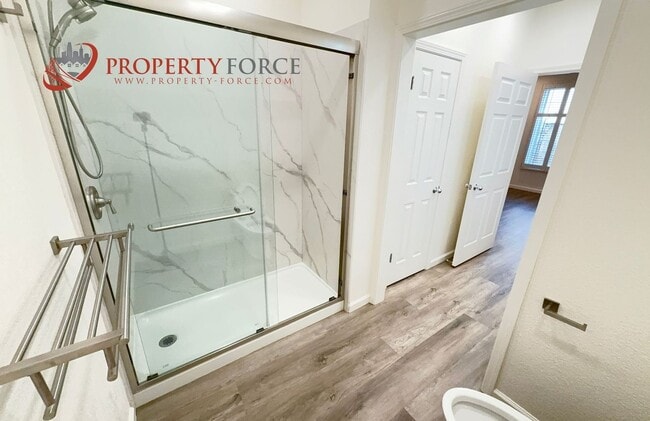 Building Photo - Updated 1,510 Sq Ft Belmont Condo Near Cal...