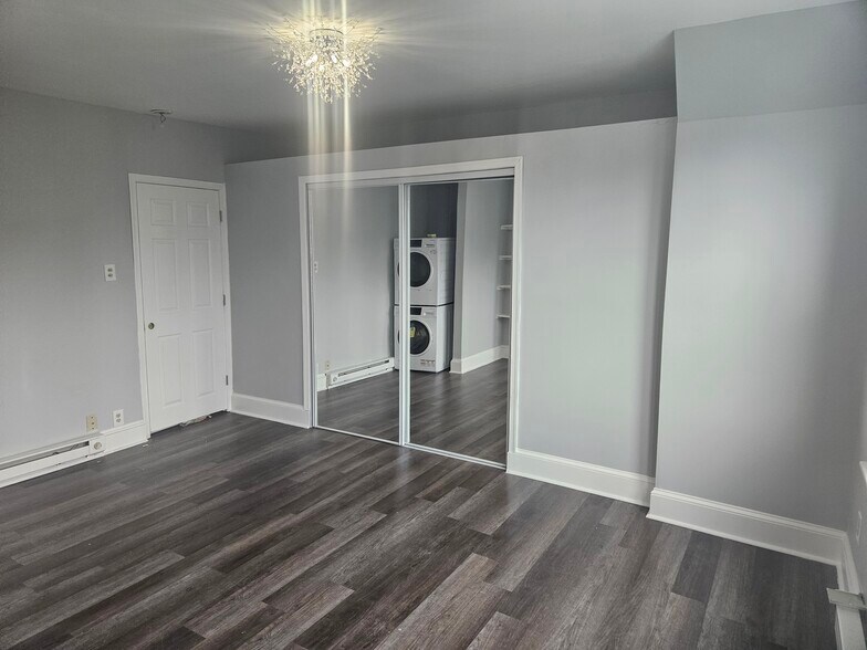 Front Bedroom Closet - 5463 Arlington St
