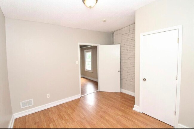 Building Photo - 3016 California Ave