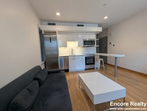 Building Photo - 115 Mt Auburn St