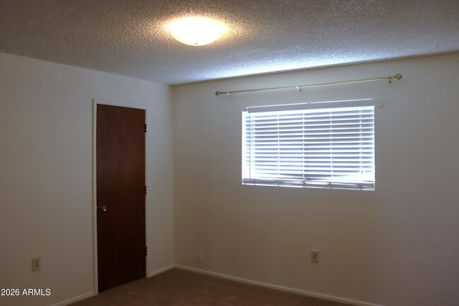 Building Photo - 517 Phillip Dr