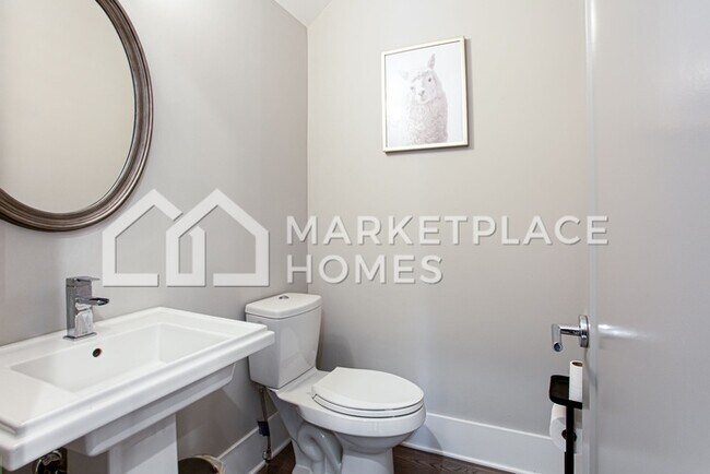 Building Photo - 3594 Parkhaven Pl