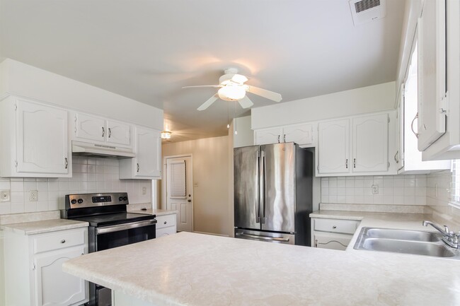 Building Photo - 8859 Raspberry Ln