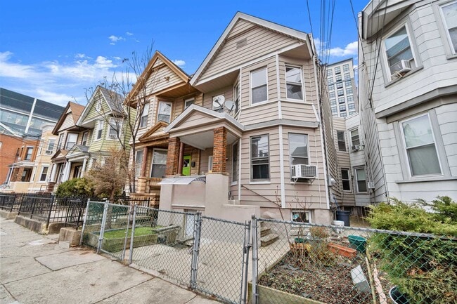 Building Photo - 78 Court House Pl