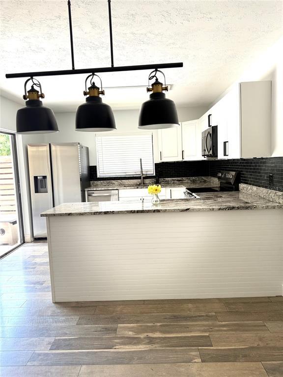 Building Photo - 15423 W Pond Woods Dr